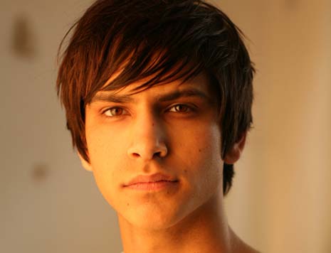 Luke Pasqualino is drumming up support for 4 Chesterfield lads - Jordan Passarelli, Ryan Lawty, Daljit Mehat and Oliver Pool - who are taking part in the intense '5 Peaks Challenge' in aid of national charity 'Help for Heroes'