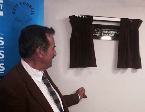 Actor John CHallis (Boycie from Only Fools and Horses) unveils the plaque to commemorate the redevelopment work done at the Pomegranate and Winding Wheel theatres