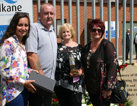 (l-r) William Joseph Brocklehurst's great grandaughter, Jess Rouse, Former Pit Deputy, Ken Richmond, William's daughter, Ruby Townsend and Grandaughter Tracey Rouse