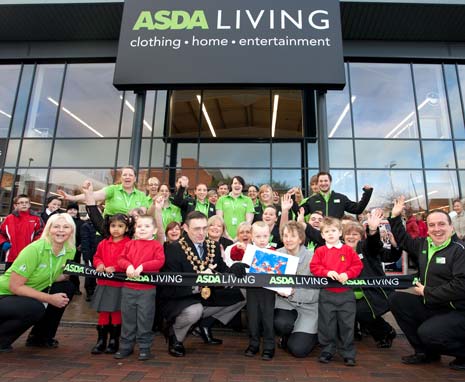 Asda Living opened today, (Friday, 22nd November), at Ravenside Retail Park, with a festive themed opening and more than 400 queuing customers.