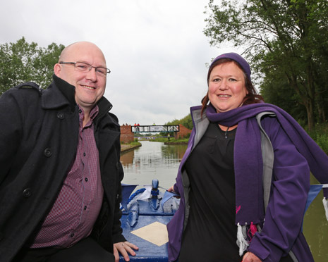 A new footbridge built over Chesterfield Canal in Staveley has been officially opened. 