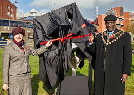 Chesterfield Champion Franke Sissons Ltd, kicked off an entire week dedicated to celebrating the town's manufacturing heritage, by unveiling a brand new sculpture which has been designed and made by the firm's apprentices and students from Parkside School.