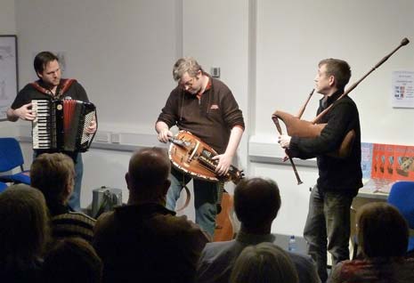 On Wednesday 7th, there was a concert featuring a group called Hérétique which features an energetic mix of vocals, accordion, bagpipes, hurdy gurdy, guitar and recorder.