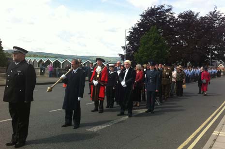 The new Mayors parade begins outside the town hall