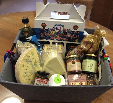 They then moved on to the Town Hall where they attended a reception with The Mayor of and Mayoress of Chesterfield and were presented with a hamper of Chesterfield made products, including Brampton Beer and cheeses from The Cheese Factory - alongside olives and oils from local delis.