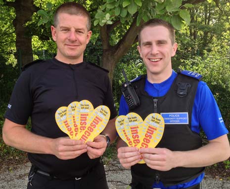 PC Stuart Hind (left) and PCSO Mike Sharp with the 'Insecure' Footprint flyers