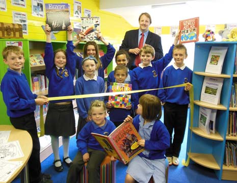 Bookworms and budding young writers at a Chesterfield primary school have had their newly refurbished library opened by Chesterfield MP Toby Perkins.