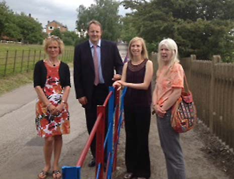 Chesterfield MP Toby Perkins has visited Hady Lane Primary School to assess the on-going problem of flooding on the path that leads to the school.