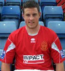 Alfreton Town sign defender Leigh Franks