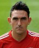 Chesterfield have clinched the signing of experienced winger Gary Roberts, following his release from Swindon Town.