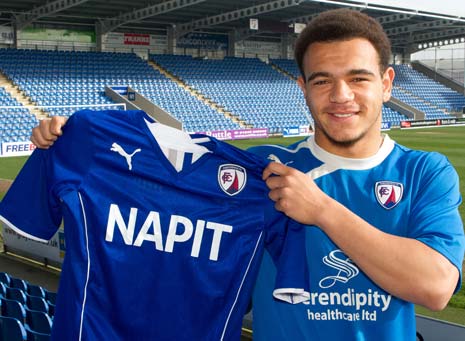 Chesterfield have signed teenage striker Mason Bennett from Derby County on a month's loan.