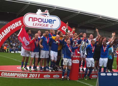 The players receive the trophy and their medals