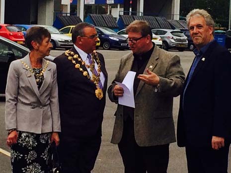 the Mayor and Mayoress of Chesterfield, Cllr Barry Bingham and his wife June, along with Ritchie Humphreys, Chairman of the PFA attended the service