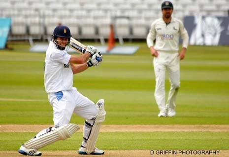 Madsen And Chanderpaul Remain Defiant In The Rain