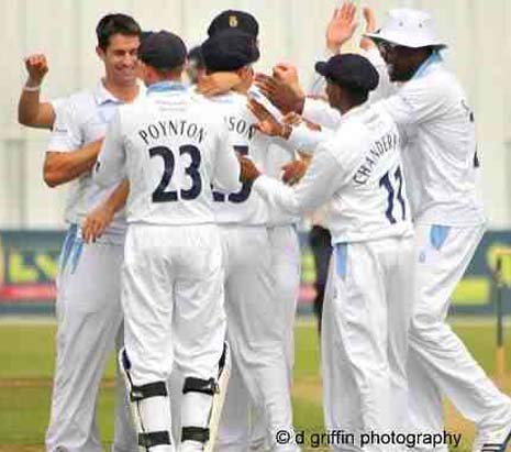 Some late hitting from Tim Groenewald and a disciplined bowling performance has put Derbyshire in a strong position after Day Two against Middlesex at the County Ground. 