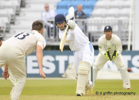 Despite the bad weather, play started on time and Wayne Madsen (32*) and Paul Borrington (30*) shared a 62-run stand to close a successful morning for the hosts.