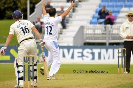 But the partnership was broken by part-time spinner Chanderpaul, as Borthwick slapped his waist-high full toss straight to the grateful Tim Groenewald at mid-wicket.