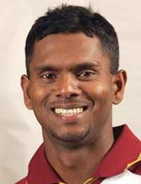 The current number two Test batsman in the world, Shivnarine Chanderpaul, has signed for Derbyshire.