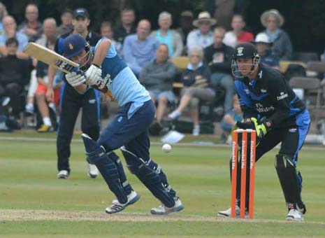 Wayne Madsen, who amassed a fantastic 1,239 first class runs last season, with an average of 43.60, scoring three hundreds and eight fifties, was delighted to sign a new deal.