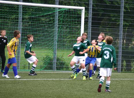 Somersall took just a short time to settle in on the 3G pitch - and soon found their passing game was too much for the opposition