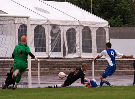 the ball cleared only as far as Kieran Watson who made no mistake and lashed the ball home for the half time lead.