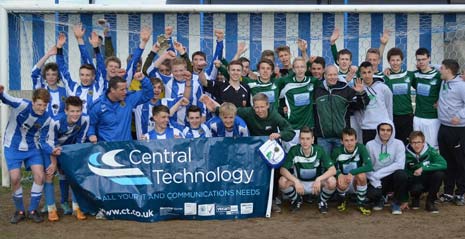 Late in the afternoon came the final part of the visit, a trip to Staveley MWFC's ground at Inkersall Road for the U16s game on the main pitch - again played in a very competitive but fair atmosphere