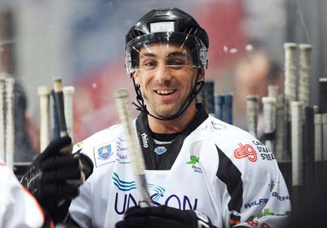 Steelers leading scorer Jeff Legue has signed a new one year contract with the club.