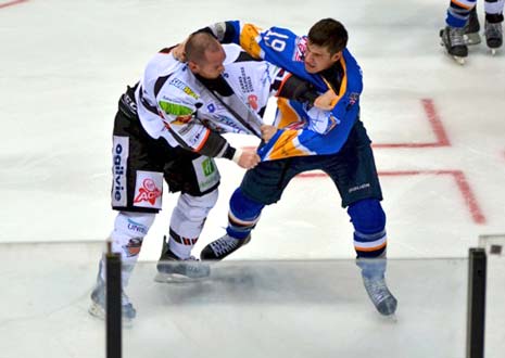 Steelers' Jason Hewitt vs the Fife Flyers