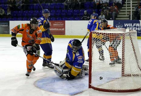 Colt King scores the first Steelers goal v Hull Stingrays