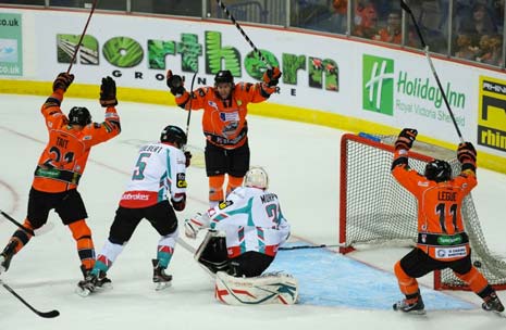 Sheffield Steelers Edge The Giants In A Cracker